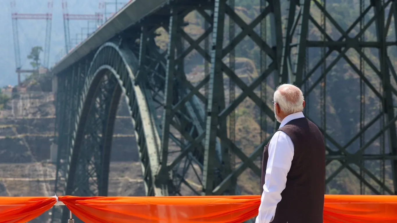PM Modi near Chenab Bridge