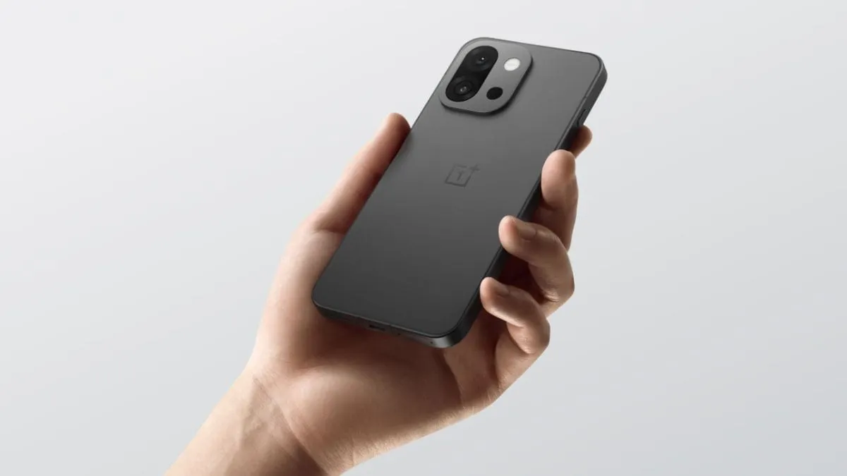 2025: The Year of the Compact Smartphones in India? OnePlus Answers the  Call With 13s | Gadgets 360