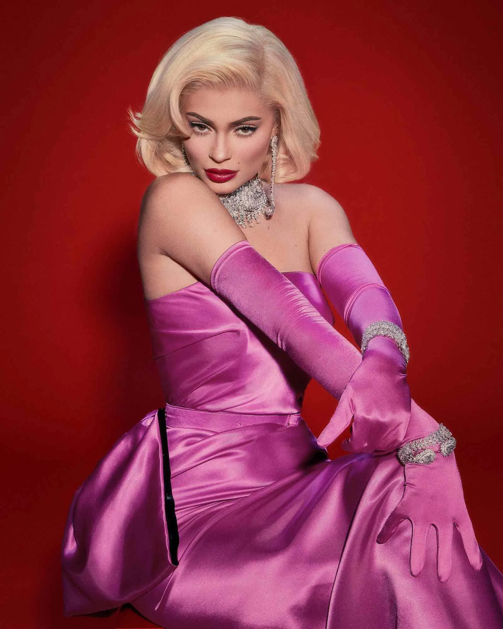 kylie-jenner-marilyn-2000-7e1dbe41e8e74a868b9bdb42a31e53d8