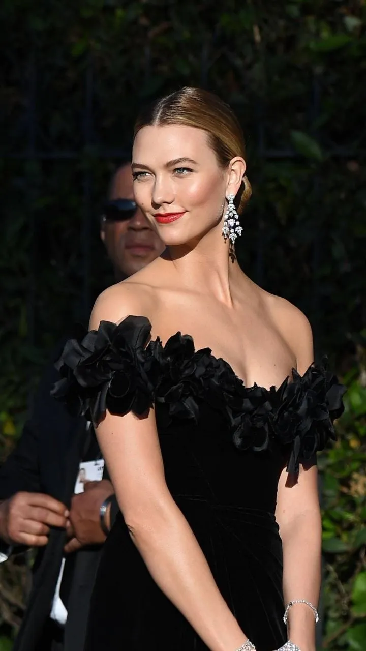Karlie Kloss, actress, black dress, 720x1280 wallpaper