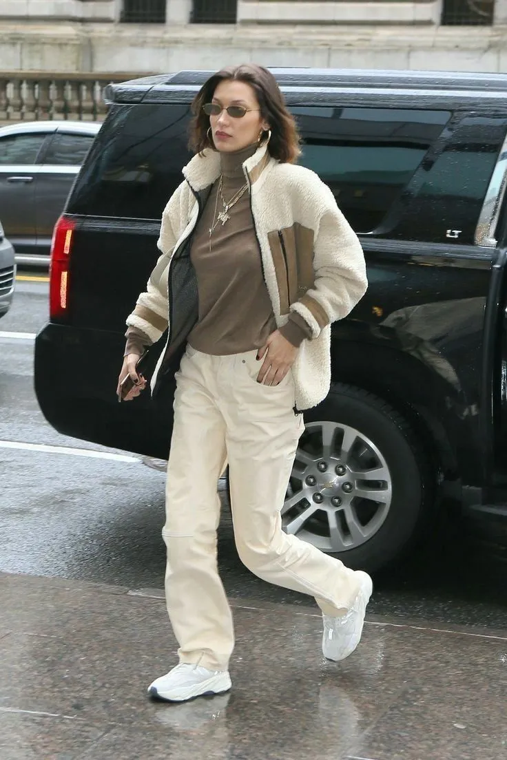 Gem 18 id&eacute;er til Bella Hadid style | t&oslash;j, outfit ideer, outfits og meget  mere