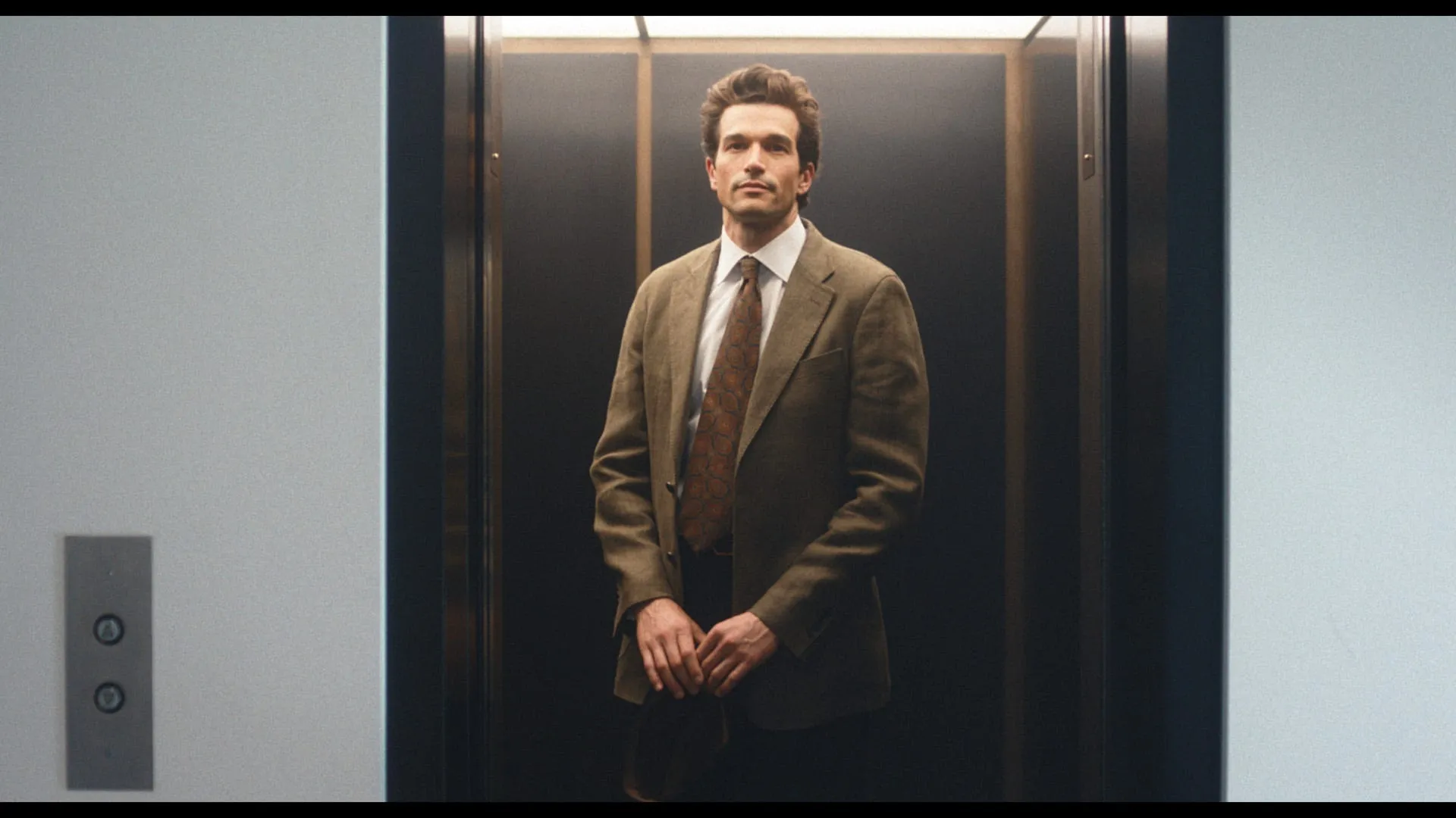 fx's love story john f kennedy jr  carolyn bessette  "pilot"  season 1, episode 1 airs thurs, february 12  pictured paul anthony kelly as john f kennedy jr cr fx