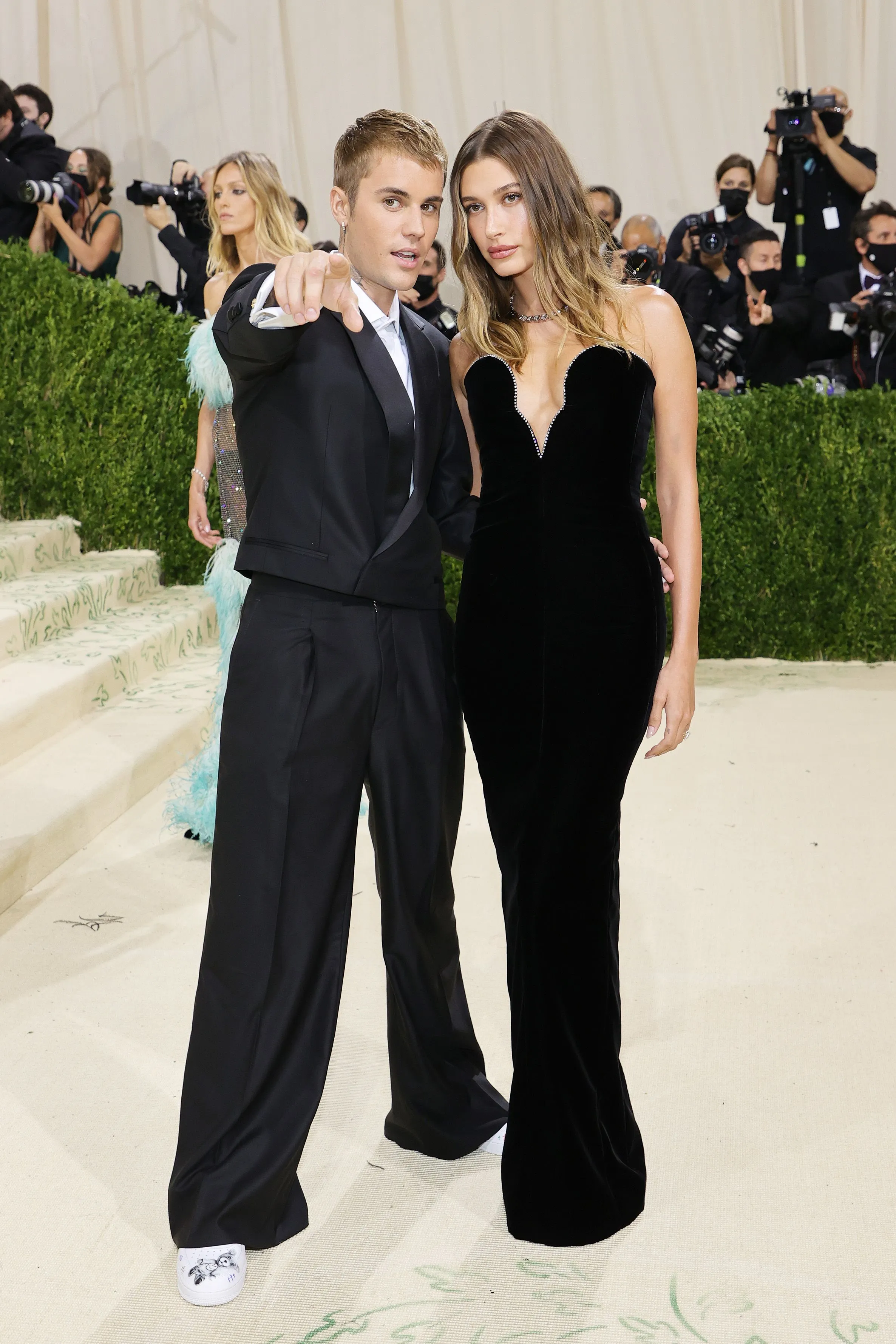 hailey and justin bieber at the 2021 met gala