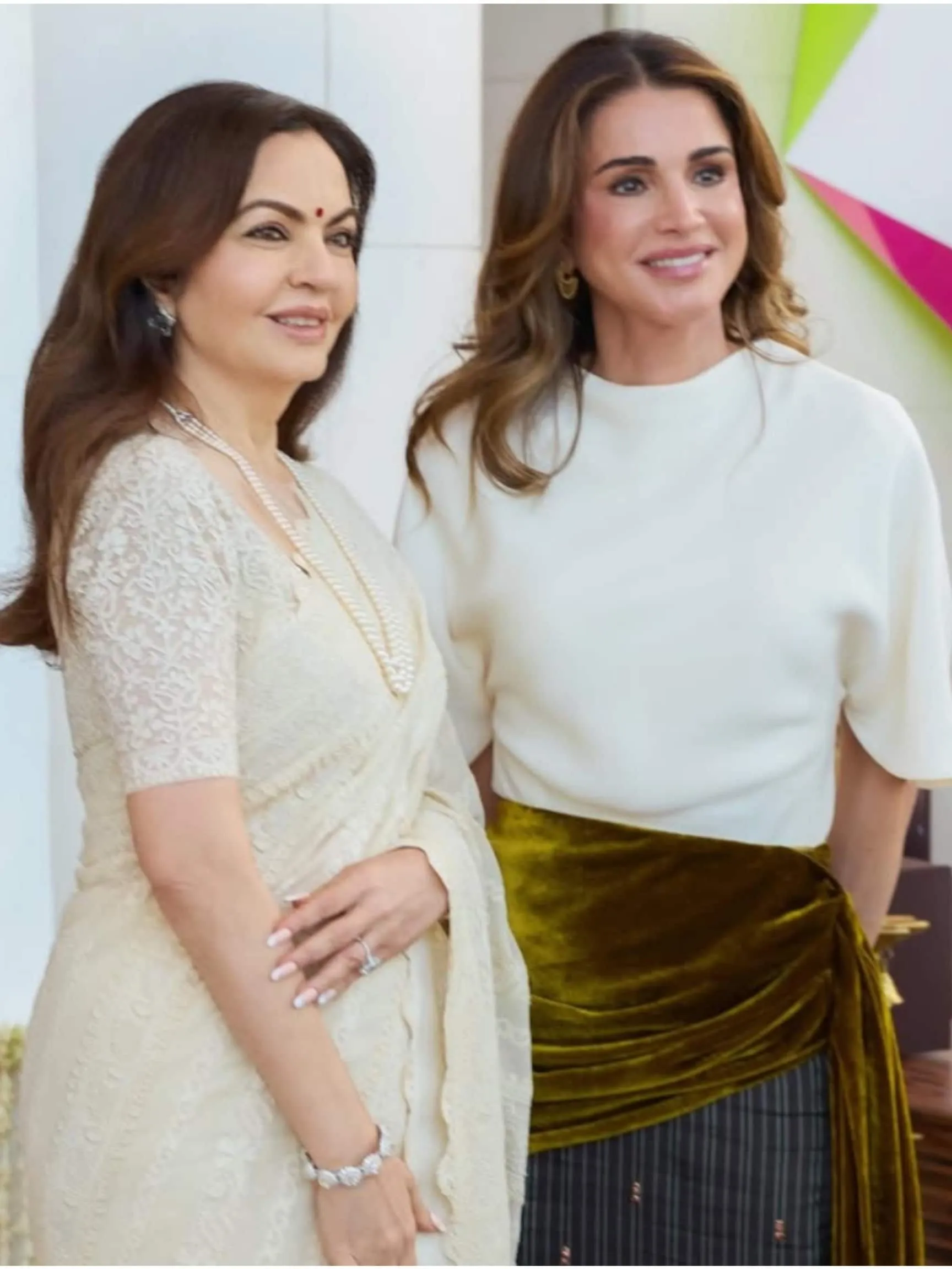 Nita Ambani hosts Queen Rania of Jordan in a gorgeous white saree; Radhika,  Isha, and Shloka Mehta wow in elegant skirts | Fashion Trends