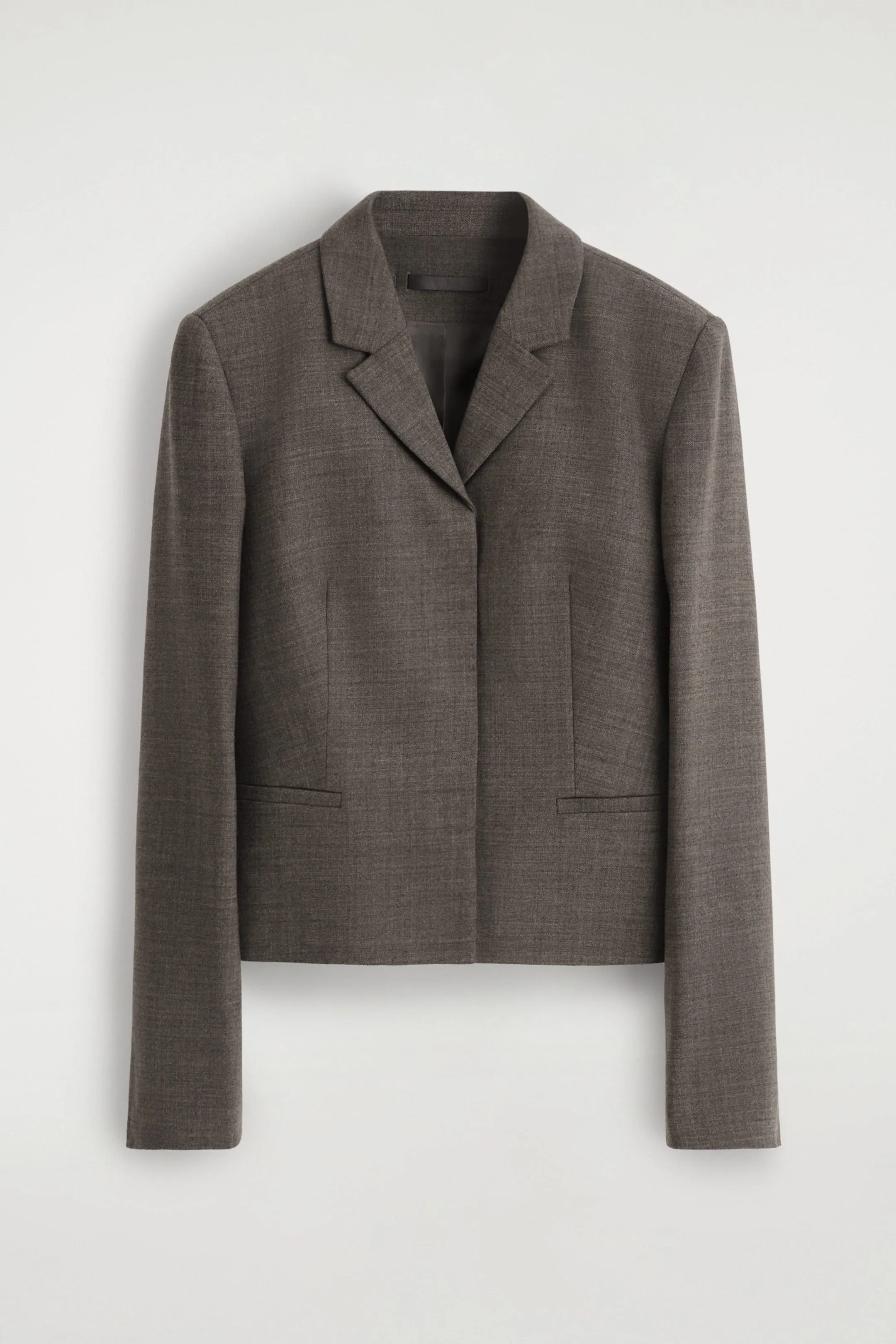 Slim-waisted wool blazer