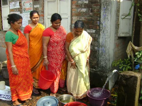 Women of Jyoti Nagar at the stand post water tap. 