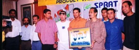 Members of SPRAT with Rahul Dravid at the launch of their initiative 