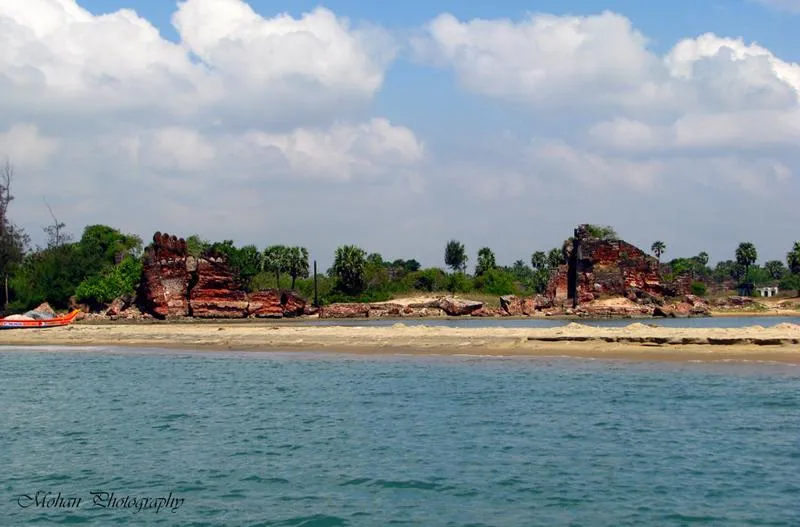 alamparai fort