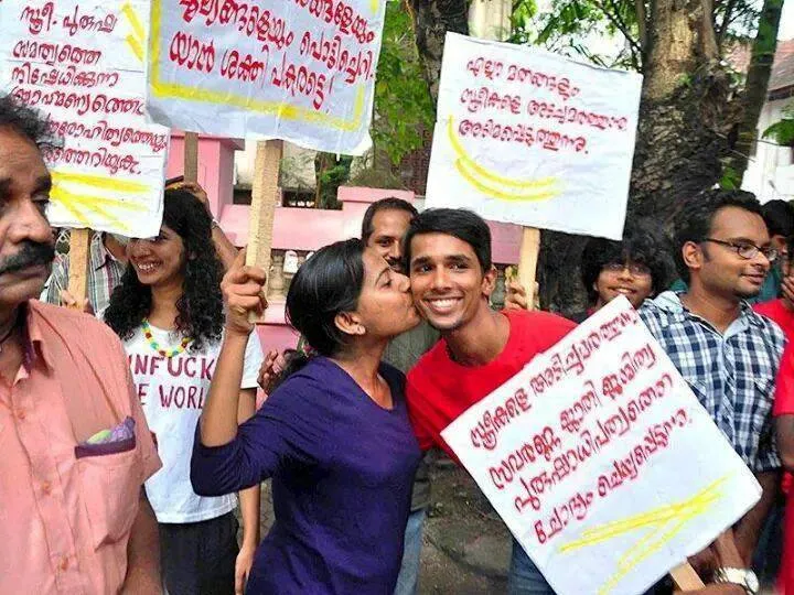 A group of college-goers in Kochi, Kerala, publically hugged and kissed one another in broad daylight, during peak hour traffic at the city’s most popular hangout, Marine Drive. (Credit: KOL Campaign)