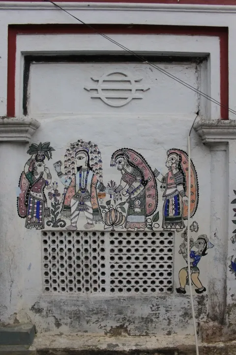 As one undertakes the five-mile drive from the quaint railway station at Madhubani, going past stretches of green fields dotted with grain stacks now ruined by the Cyclone Hudhud, to reach Ranti village in Rajnagar block of Madhubani district in Bihar, what instantly catches the eye of the weary traveller is the beautiful Madhubani art that adorns walls of the humble homes. The villages of Ranti and neighbouring Jaitpur are well-known in this region for being the epicentre of the Madhubani art form. Traditionally, exquisite Madhubani paintings are created groups of women.