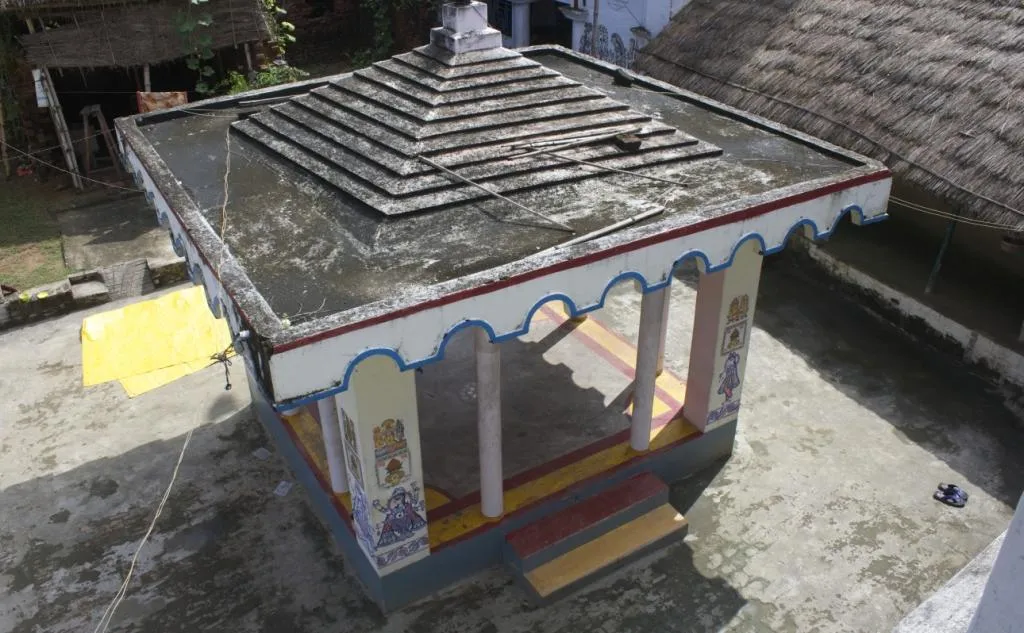 Karpuri Devi strongly believes that it is from their ancestral home in Ranti that Madhubani has gained real popularity across India and around the world. It started off with Mahasundari, who received her first felicitation in 1976 from the Bhartiya Nritya Kala Mandir for her work that depicted the struggles of a Maithil girl. With every passing year, their repertoire grew and by the 1990s, both Mahasundari and Karpuri had created their own niche and name in the world of Madhubani art. Their works, commissioned by the government of India, also found a place in the famous Mithila Museum in Japan.