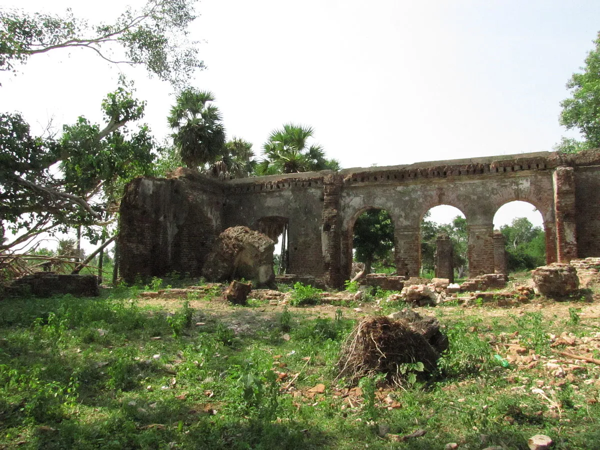Remains of the ancient building that existed during the trade. Photo Courtesy: Muthukumaran pk/ Wikipedia