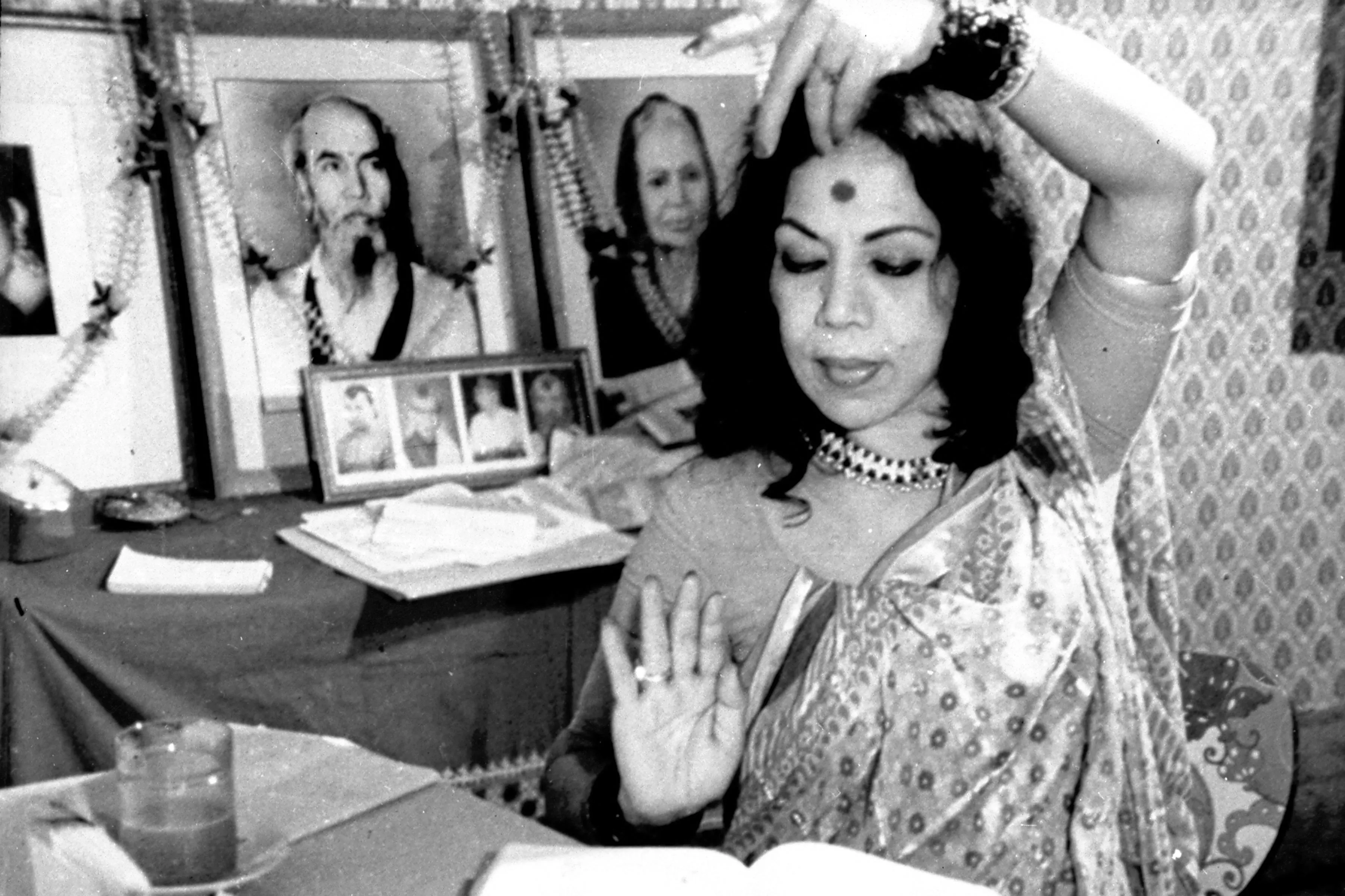 Although Sitaraji is no longer with us her legacy, the fragrance of the ethos and free spirit of the ‘ang’ and the ‘andaz’ (style) of the Benaras gharana lives on.