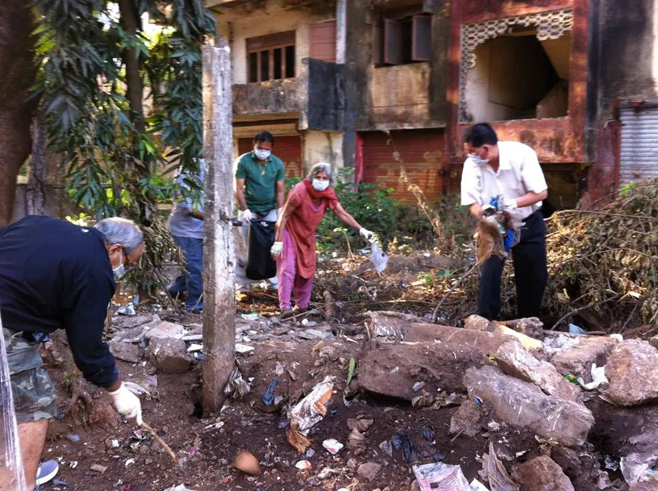 Alka and her team went to an area which was full of garbage and converted into a clean ground