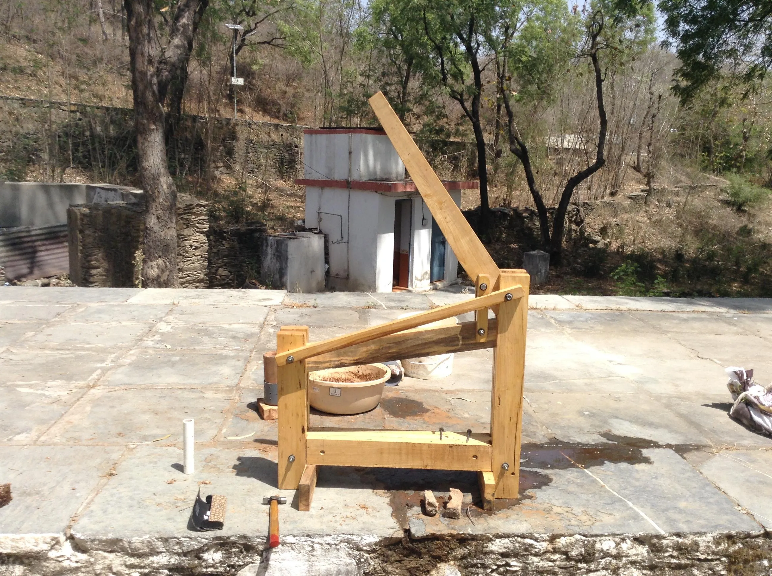 The briquettes are made out of dry leaves and sawdust.