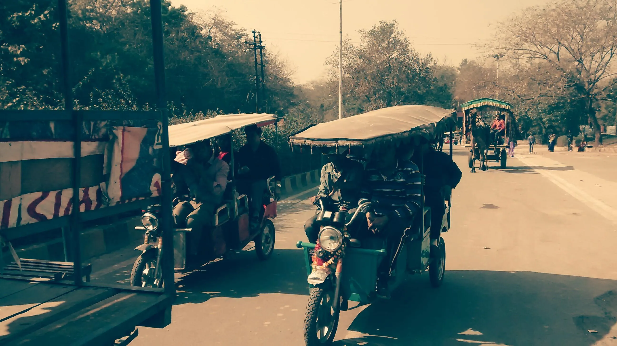 The rickshaws are smoothly running in Agra