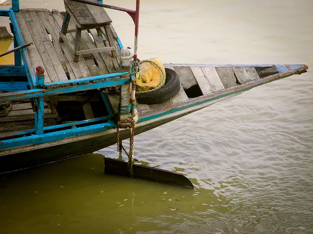 The footfall of tourists has increased in the recent years since the state Inland Water Transport introduced regular ferries to Umananda. The country boats locally called 'Bhutbhuti' keep the island busy, too. The name 'Bhutbhuti' must have come from the 'bhut-bhut' sound the motor boats make.