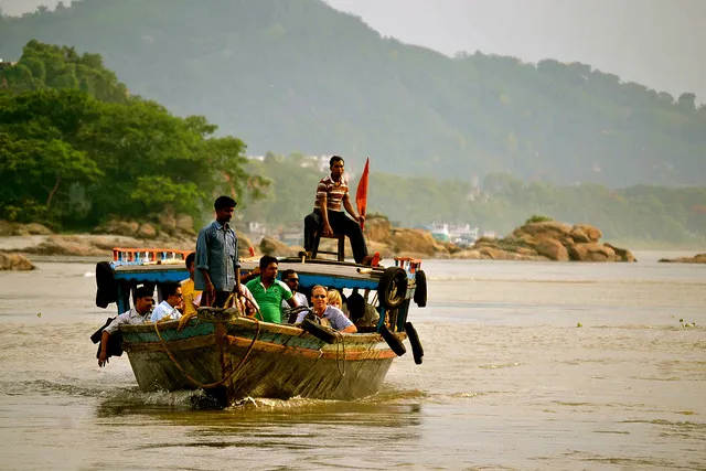 A 10-minute ferry ride from the river banks of the busy city takes you to this island of wonder. When you reach there, time becomes an alien concept. The motor boats are available everyday from 7am to 5pm.
