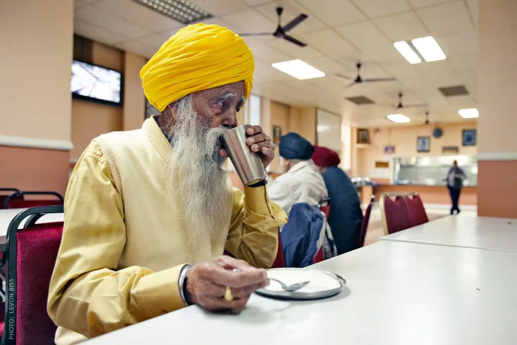 Fauja Singh enjoying his meal 
