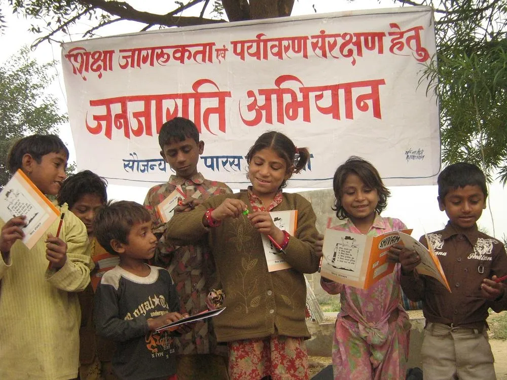 Paras India helps children in Bundelkhand read.