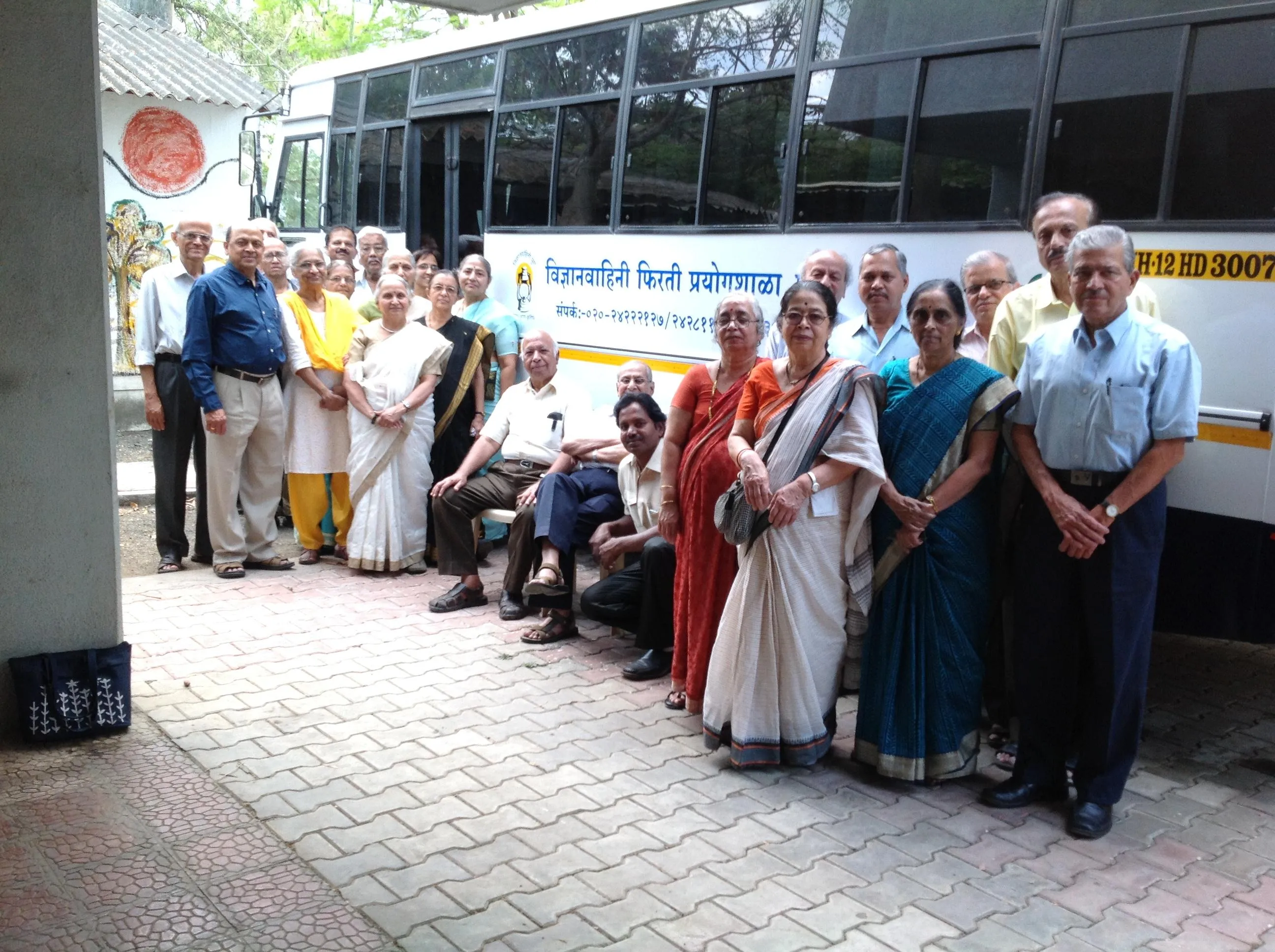 The Vidnyan Vahini team with the ‘Mobile Science laboratory’