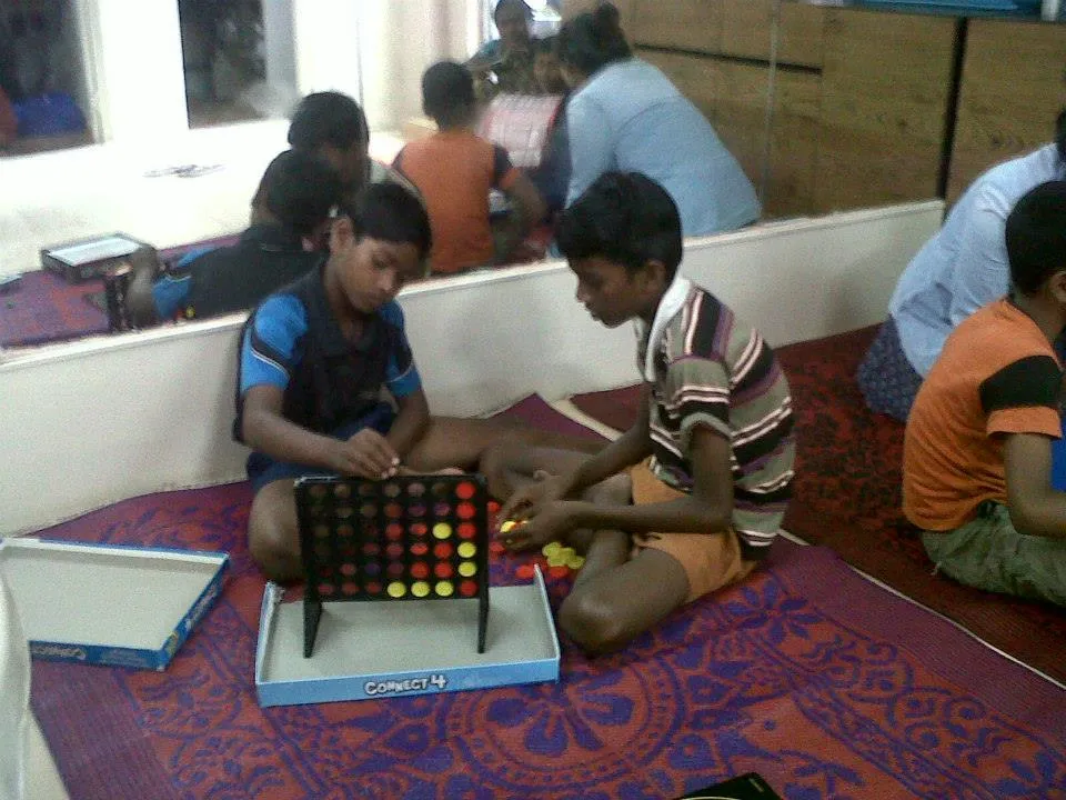 970378_587500447962191_1122166827_n