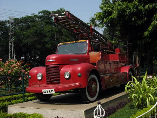 Fire tender vehicle
