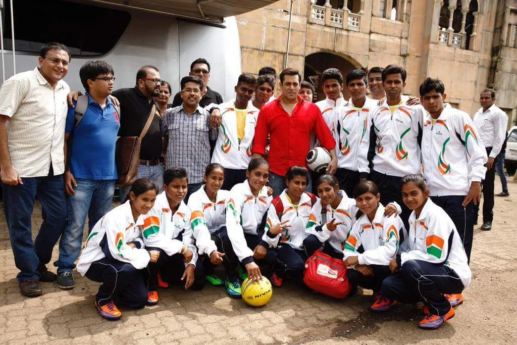 Salman Khan to encourage Slum Soccer players