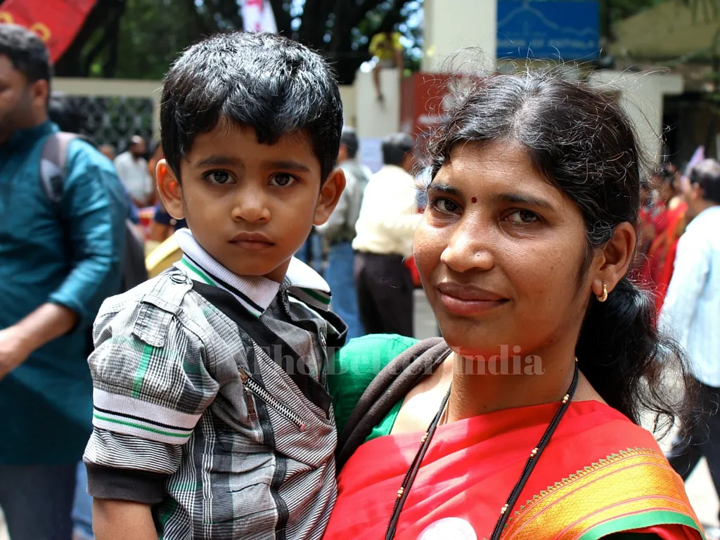 Ahilyatai Rangnekar Brigade also runs an emergency clinic out of their office in an area of Pune called Akurd.