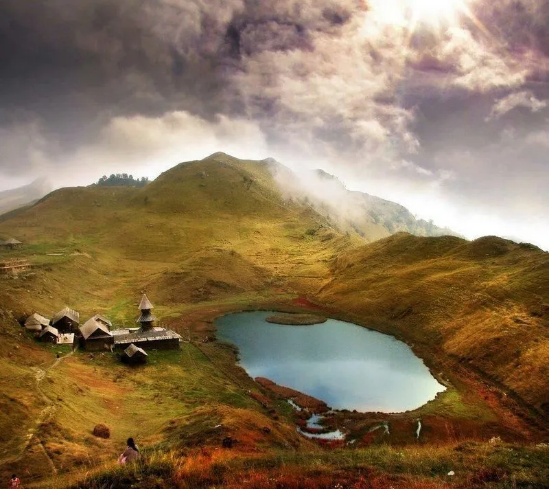 1452248028_prashar_lake_dramatic