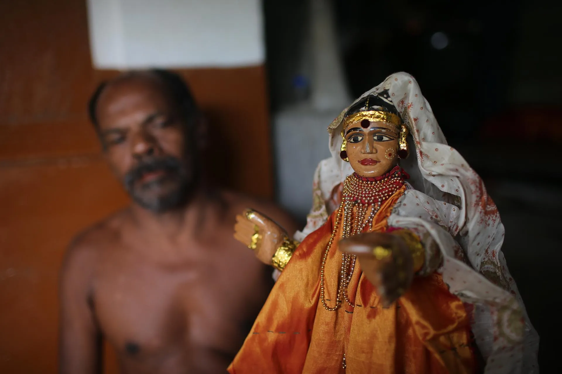 Glove Puppeteer - River Nila 