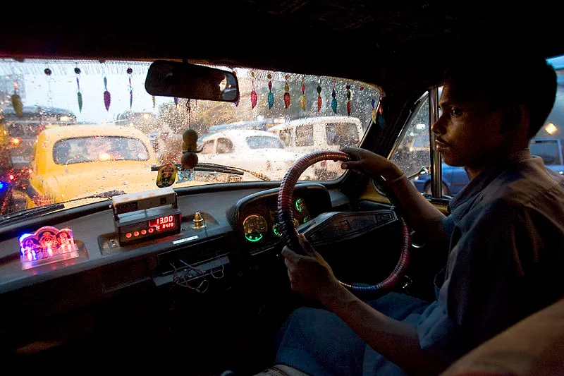 800px-india_-_kolkata_taxi_-_3771