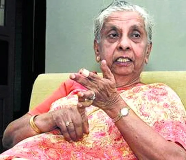 anna-rajam-malhotra-1_143