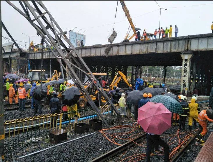 Injured in Andheri Bridge Collapse, Selfless Man Refuses Rs 1 Lakh Compensation!