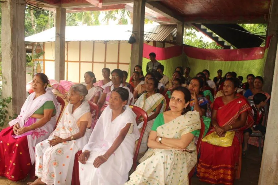 Local women attending a GMK meet. (Source)
