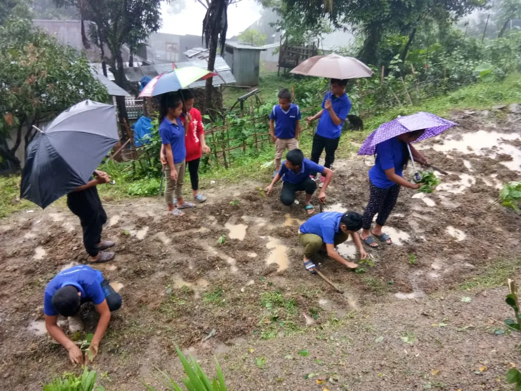 Students preparing the ground for nutrition garden. (Source: DC Lawngtlai)