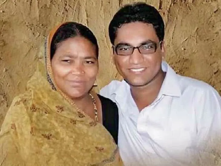 Rajendra Bharud with his mother Kamalabai.
