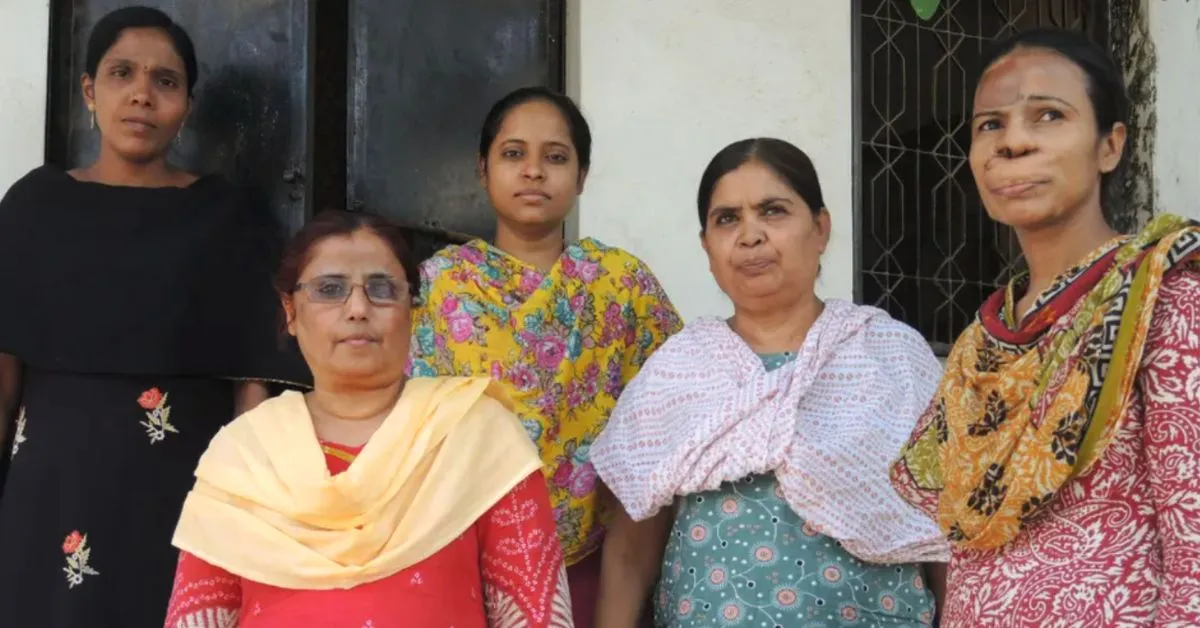 founder and women volunteers of shaheen facing the camera, all wearing kurta. 