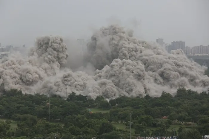 Supertech twin towers demolition in Noida; Caption: John1107 / Shutterstock.com