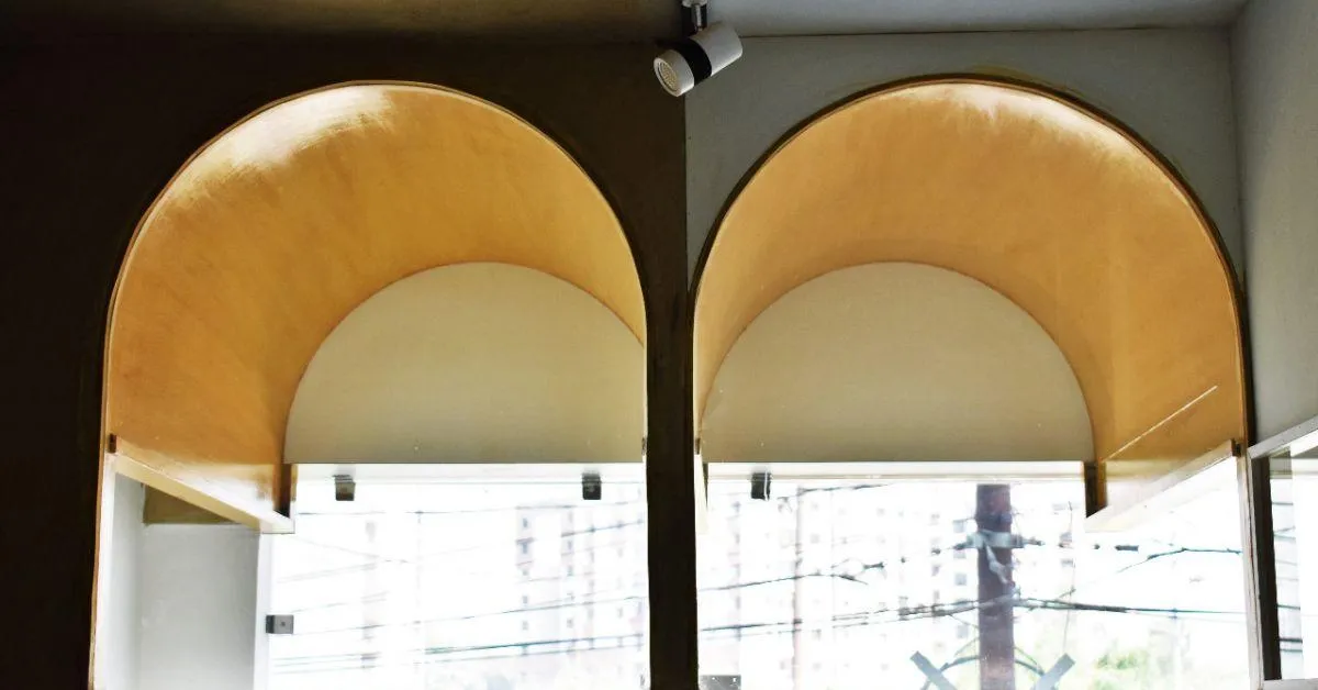 The eco-friendly office incorporates rich architectural elements such as vaults and bunkers.