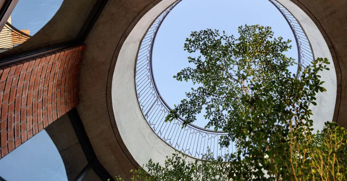 The school aims to bring the students close to nature. 