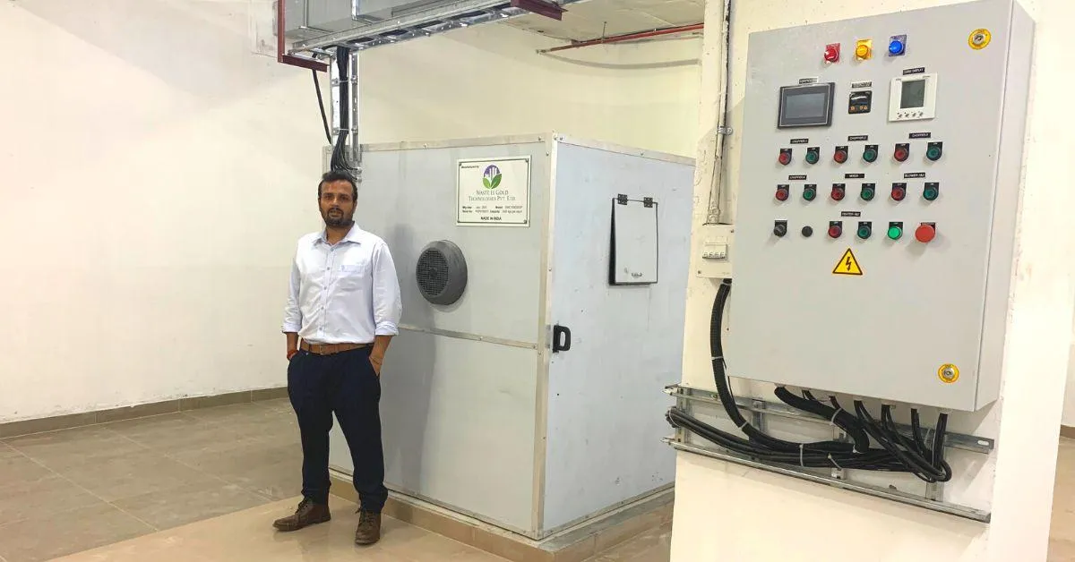 Gold composter which turns wet waste into compost 