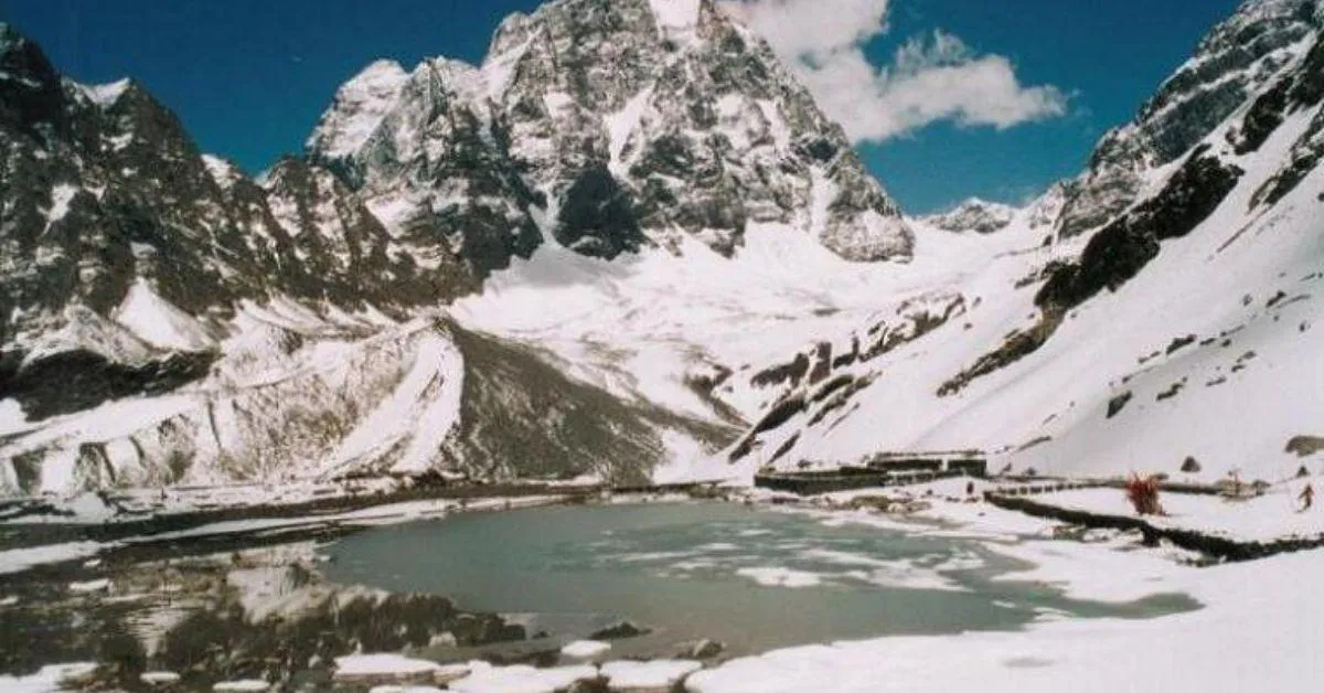 The lake is sacred to Hindus and it is believed to be the abode of Shiva. 