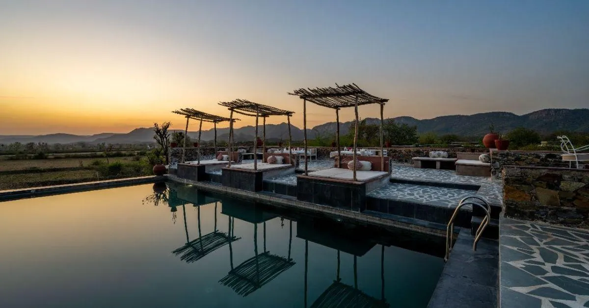 Right from the courtyard to the pool and more, everything is powered by solar panels
