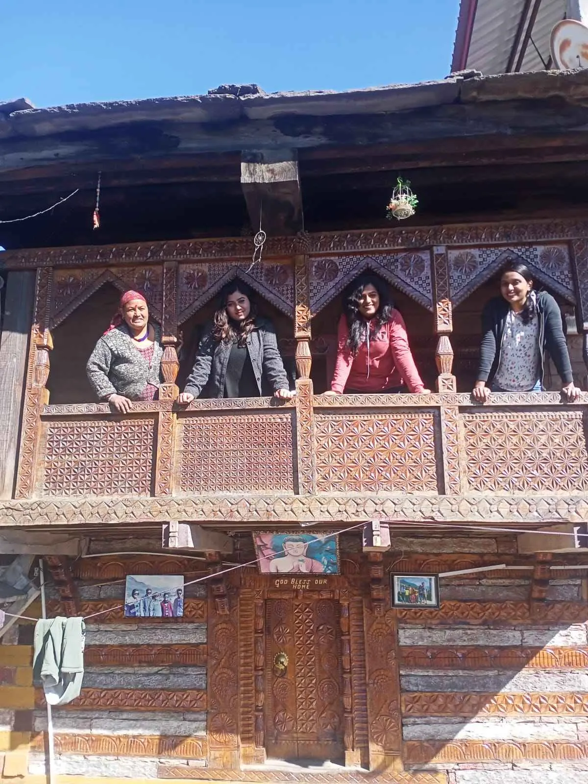 The Kundan Homestay is a 30 minute bus ride from Kullu and invites you to experience a stay in a traditional setting