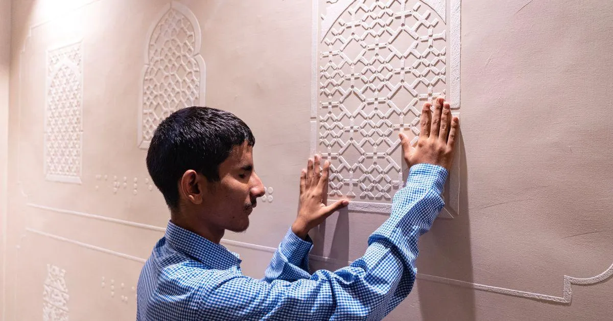 The murals are a combination of braille and bandhej in order to let visually impaired students immerse themselves in their culture