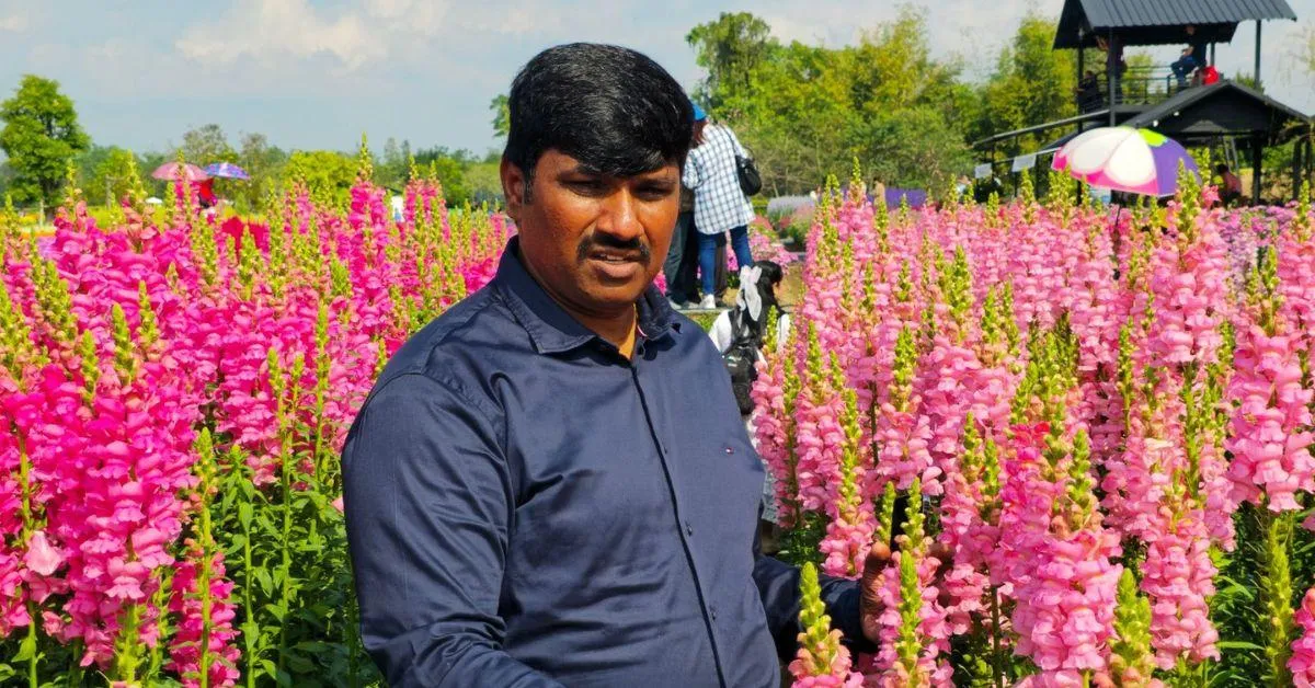 All the waste that is produced once the flowers are ready to be shipped is made into vermicompost.