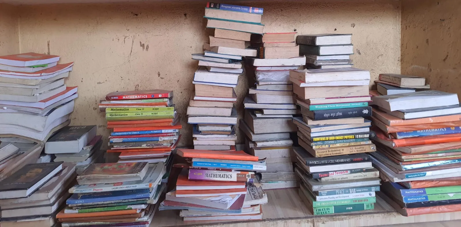 Kitabwalah.com sells second-hand textbooks, fiction and non-fiction books