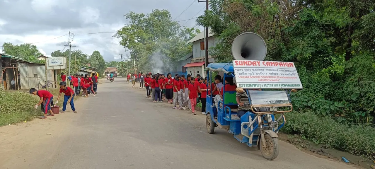 Kumbi students spread awareness on waste-segregation during one of their Sunday Campaigns.