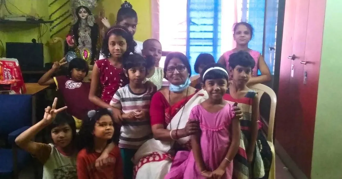 At Aradhana Social & Development Organization, Aparna Das motivates children to not feel sad about their circumstances and focus on their dreams. 
